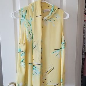 Yellow nexk tie top Eva Mendes